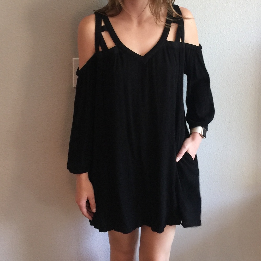 💖 HOST PICK 💖 Versatile OTS Black Dress